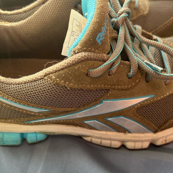 Grey with blue accent Reebok Safety shoes, slip & oil resistant. - Picture 5 of 6